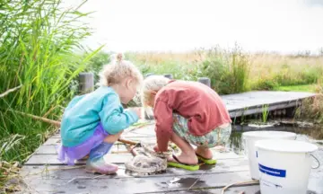 OERRR Waterbeestjes zoeken bij Levensstrijd