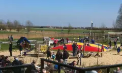 Speeltuin met springkussen