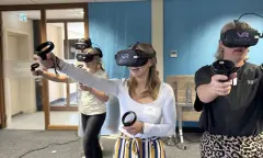 VR