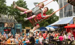 Buiten feest de parade
