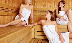 Vriendinnen in de sauna