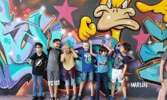 Kinderen doen samen Graffiti Workshop