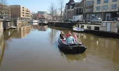 Boot in het kanaal