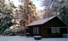 Huisje met sneeuw