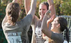 Doorsta een uitdagende survivalrun met je vrienden of familie