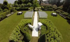 Prachtige groene tuin trouwlocatie