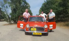 Bezoekers huren auto