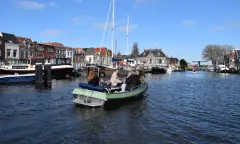 zelf sloep varen Leiden