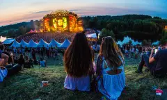 Bezoekers op de heuvel