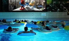 Bioscoop in het zwembad