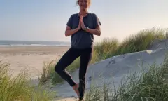 Yoga in de duinen met Josine