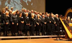 Koor zingen orkest