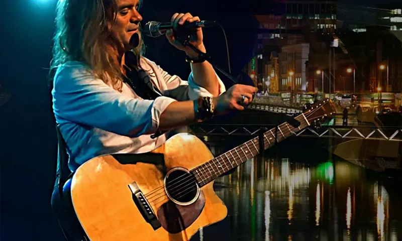 Frank Blueka live - Foto: M.P.I. va Oort