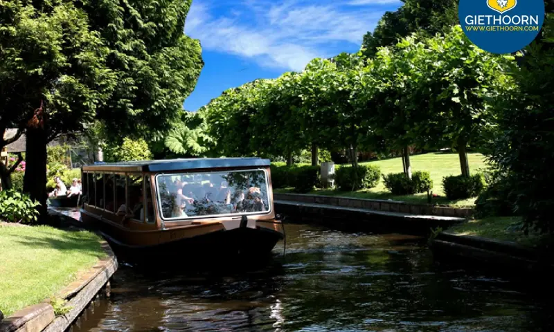 rondvaren in giethoorn
