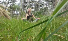 Yoga aan de bosrand met Marianne